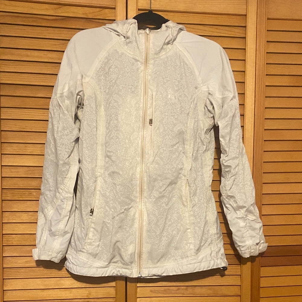 Helly Hansen Size Medium Women’s Zip Up Hooded Lightweight Nylon Jacket